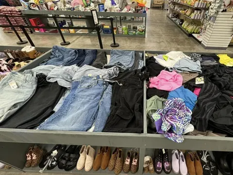 $5 Gold Diggers Bin Store storefront in Bartlesville, OK