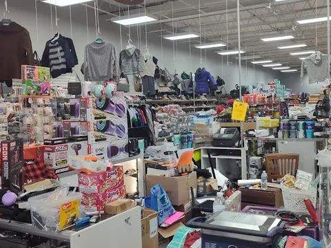 7 days dealz Outlet bin sale storefront in Whitehall, OH