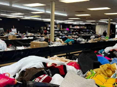 Amazon Hot Deals Bin Store storefront in Leesburg, FL