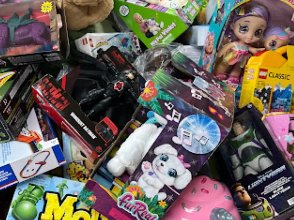Ashland Outlet & Bins storefront in Ashland, KY