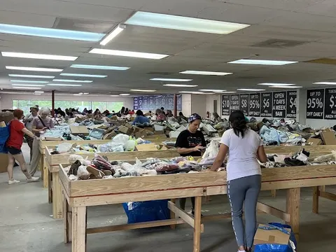 Big Box Bins storefront in Porter, TX