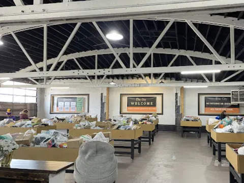 Bin City storefront in Peoria, IL