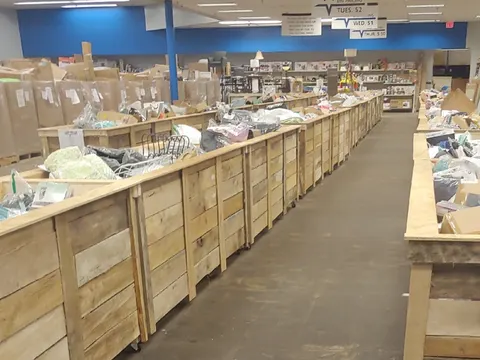 Bin Mania storefront in Johnstown, OH