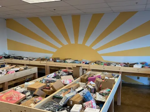 Bin Shoppin' storefront in Tulsa, OK