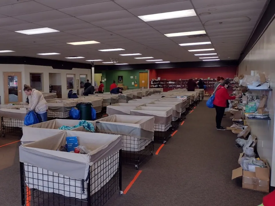 BINS AHOY OVERSTOCK storefront in Sault Ste. Marie, MI