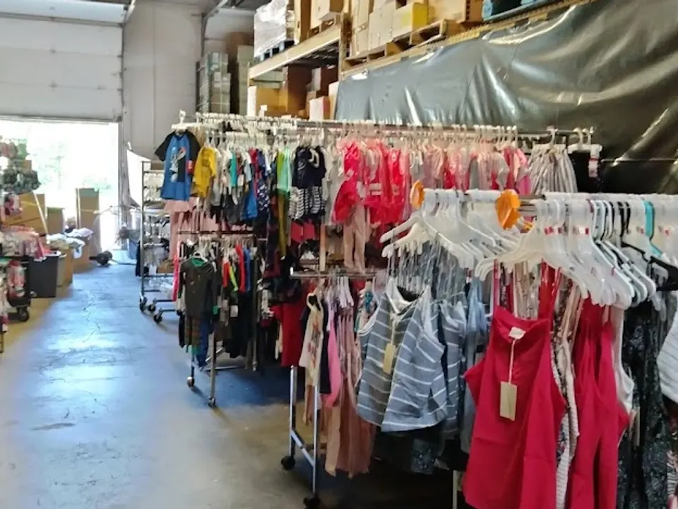 bins2bargains storefront in Twinsburg, OH