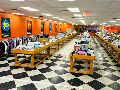 Crazy Bin Store #2 storefront in Independence, MO