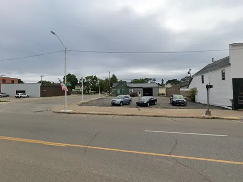 Da Bin Store storefront in Escanaba, MI