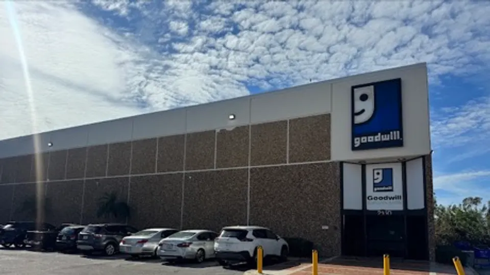 Goodwill Bargain Barn - Sarasota storefront in Sarasota, FL