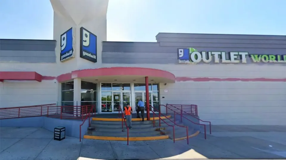 Goodwill Outlet Aurora storefront in Aurora, CO