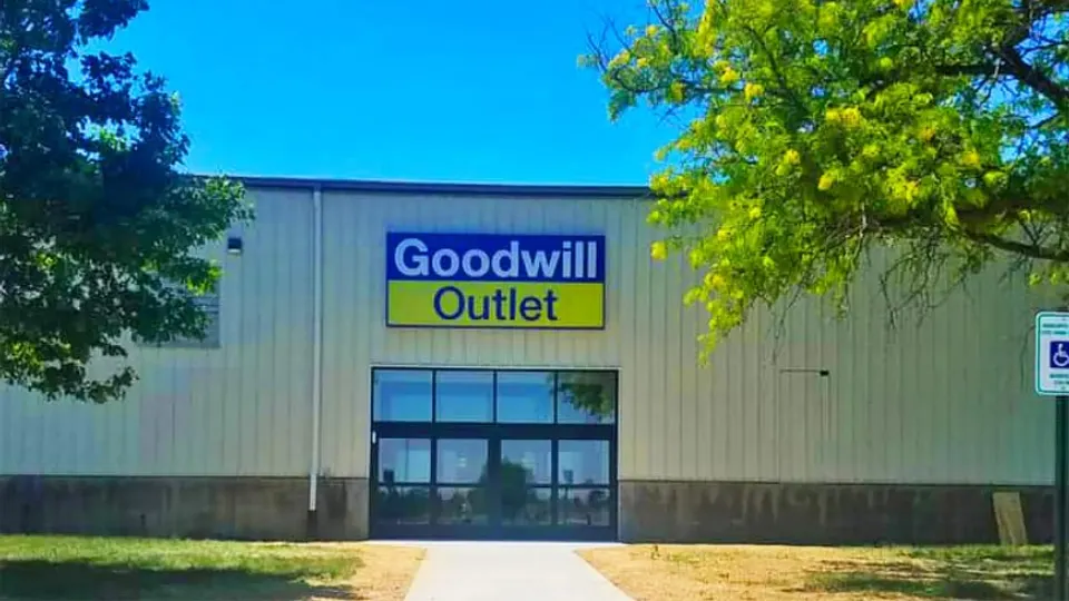 Goodwill Outlet Cedar Rapids storefront in Cedar Rapids, IA