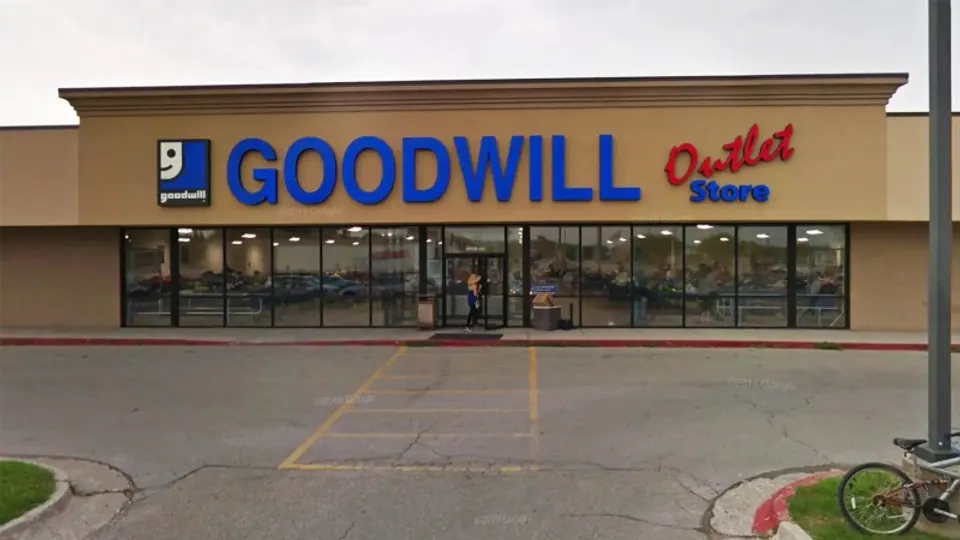 Goodwill Outlet Des Moines storefront in Des Moines, IA