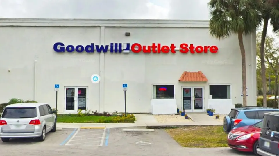 Goodwill Outlet Fort Lauderdale storefront in Fort Lauderdale, FL