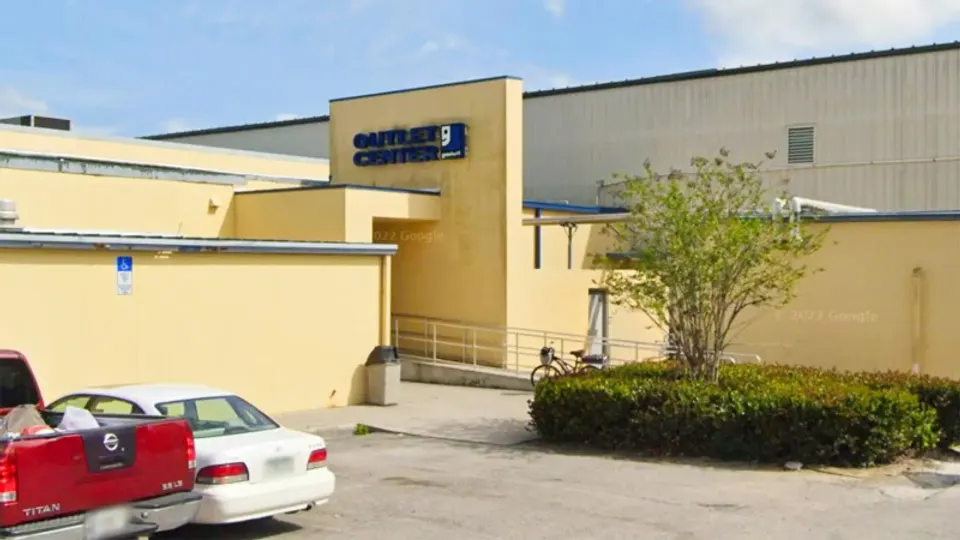 Goodwill Outlet Fort Myers storefront in Fort Myers, FL