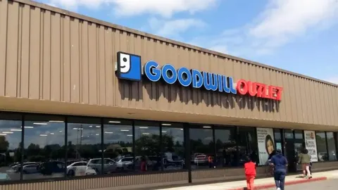 Goodwill Outlet Kent storefront in Kent, WA