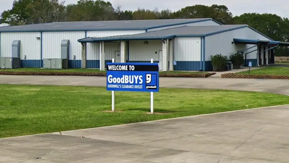 Goodwill Outlet New Liberia storefront in New Iberia, LA