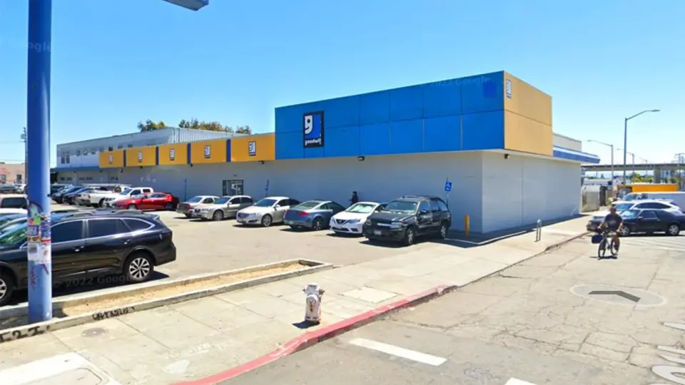 Goodwill Outlet Oakland storefront in Oakland, CA
