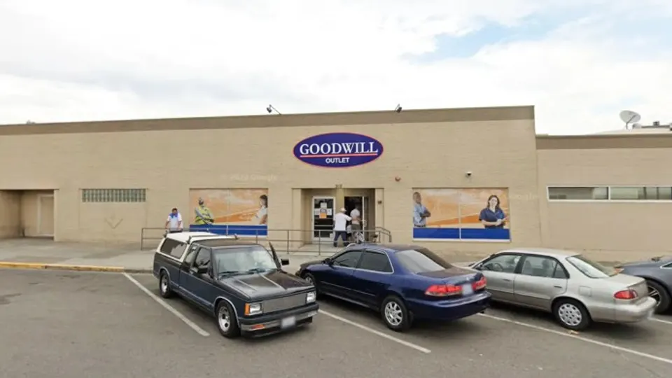 Goodwill Outlet Pasco storefront in Pasco, WA