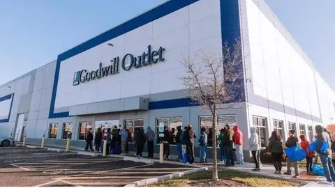 Goodwill Outlet Romeoville storefront in Romeoville, IL