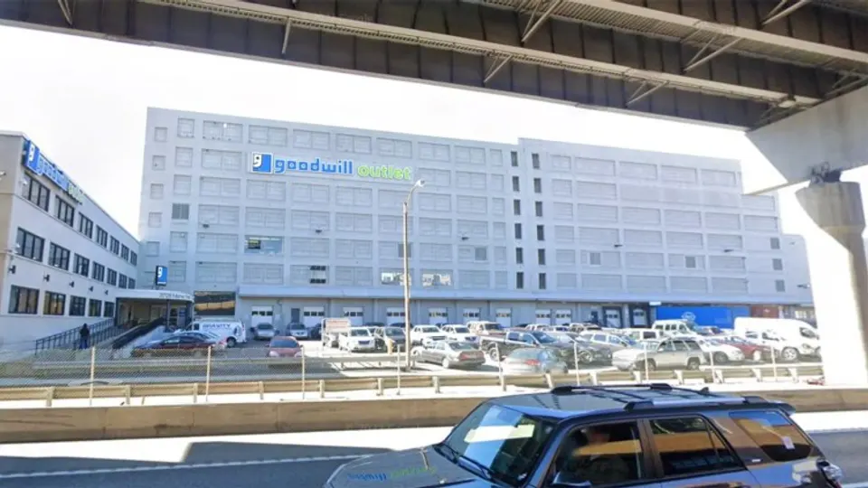 Goodwill Outlet St. Louis storefront in St. Louis, MO