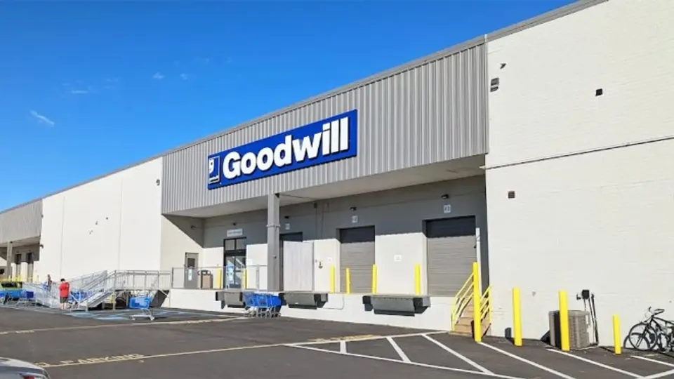 Goodwill Outlet Virginia Beach storefront in Virginia Beach, VA