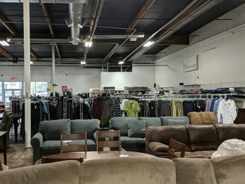 Mega Markdown Outlet storefront in Salem, OR