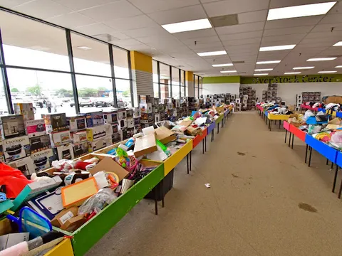 The Overstock Center storefront in Bridgeview, IL